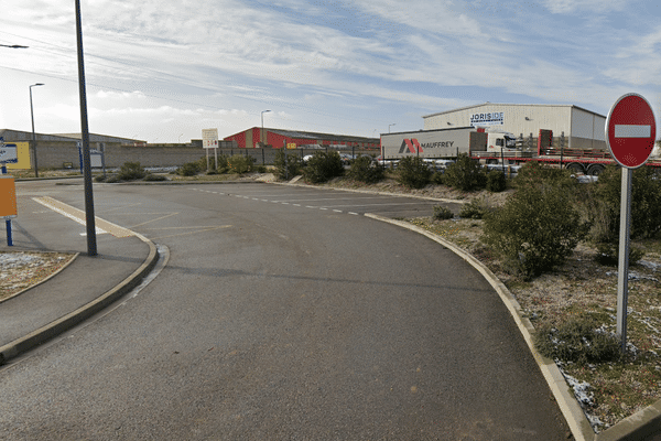 Le corps d'un homme a été retrouvé sur le parking de "Village Ero" à Sorgues dans le Vaucluse.