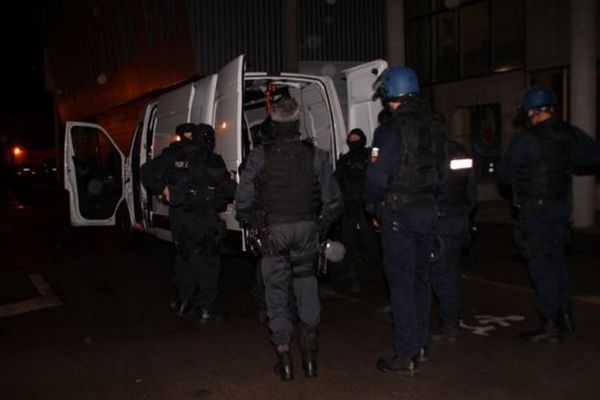 250 gendarmes mobilisés, une trentaine d'individus interpellés dans l'arc méditerranéen et principalement dans l'Hérault, un vaste trafic de drogue et de blanchiment a été démantelé.