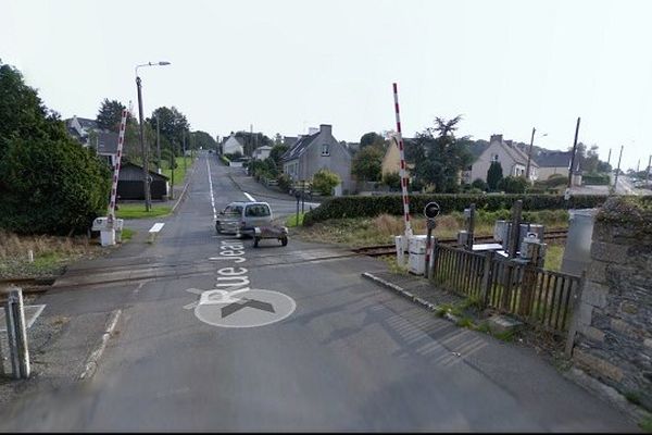 Le passage à niveau à Landerneau, où un piéton a été percuté par un TER mercredi 13 août 2014 (Google Street)