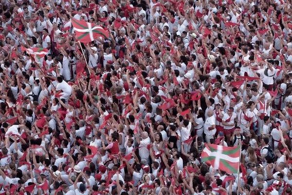 Les Fêtes de Bayonne attirent chaque année environ un million de "festayres" (fêtards en gascon). 