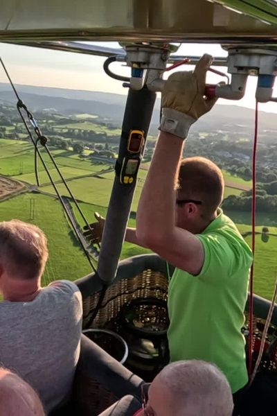 Dans le Puy-de-Dôme, plusieurs prestataires proposent des vols en montgolfière.