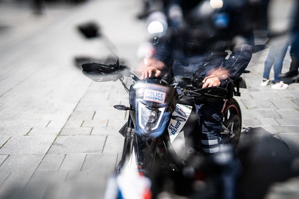 Un jeune homme blessé après avoir percuté une voiture de police municipale à Saint-Denis. (Illustration)