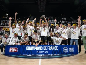 Le Stade Rochelais basket décroche le titre de champion de France de Pro B en gagnant la finale des play-offs 72 à 67 face à Boulazac (24), jeudi 6 juin 2024.