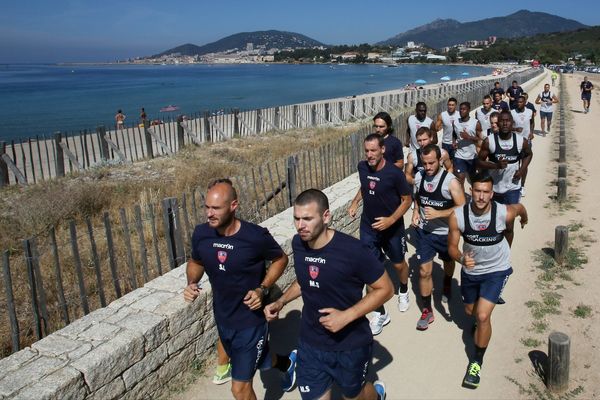 Les joueurs du GFC Ajaccio à l'entraînement, en juin 2015