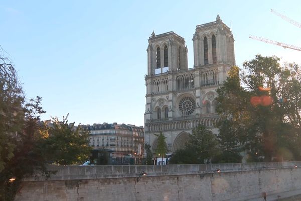 La ministre de la Culture Rachida Dati propose de faire payer 5€ l'entrée de la cathédrale qui rouvre le 8 décembre.