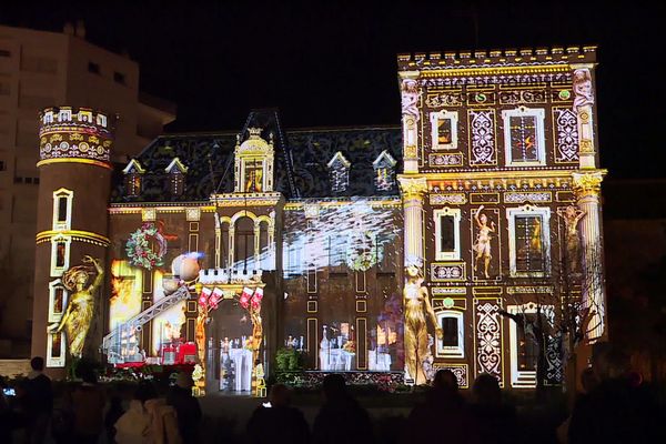 L'Office de tourisme fait partie des sites mis en lumière jusqu'au 5 janvier à Biarritz.