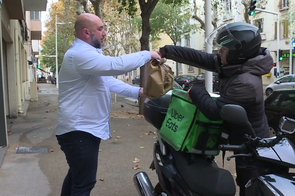 Les livreurs à domicile sont appelés à la grève jusqu'à la fin du week-end.