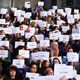 Des féministes listent les noms des victimes de féminicides le 8 mars 2024 à Paris.