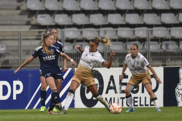 Les joueuses du HAC face à celles du Paris FC, au stade Charléty, lors d'un match de D1 Arkema le 23 septembre 2022.