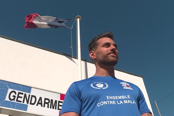 Chaque jour, 18 policiers et gendarmes protégeront le porteur de la flamme lors du relais olympique. Jeudi 11 avril 2024.