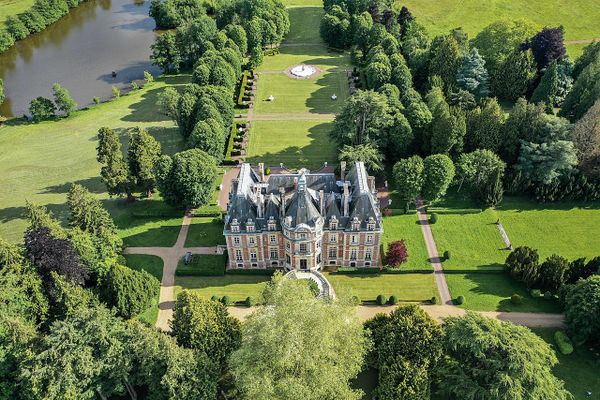 Dans l'Orne, des éclaircies matinales pour le Château des Rêves à la Ferté-Fresnel, en ce LUNDI.