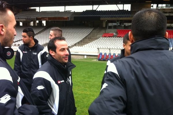 Les hommes de Giuly ont découvert la pelouse de Gerland.