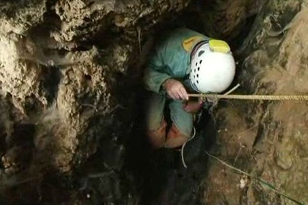 En juin 2011, des spéléologues avaient inspecté une quarantaine de grottes et cavités proche du Rocher de Roquebrune.