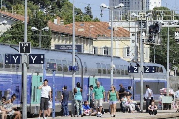 En gare de Toulon, quand le TGV de Françoise est arrivé vendredi soir à 21h47, son compagnon n'a trouvé personne...