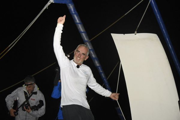 Le skipper Loïck Peyron à Pointe-à-Pitre lors de sa victoire sur  Route du Rhum 2014.