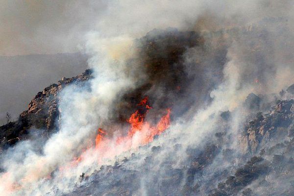 Rodès (Pyrénées-orientales) - le feu en provenance de Montalba-le-Château a progressé très vite - 12 août 2016.