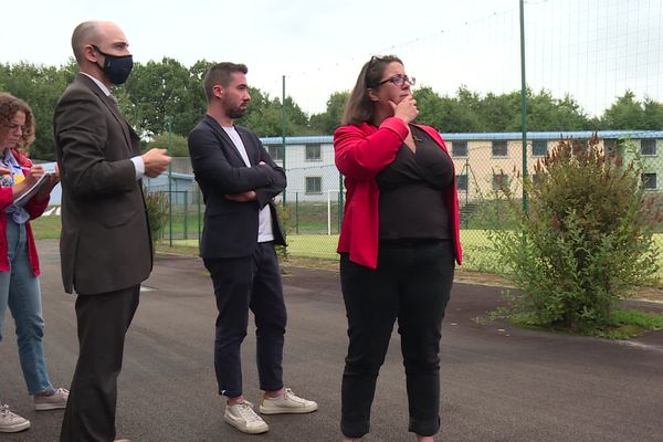 Les deux députés de Loire-Atlantique sont accompagnés du directeur du centre pénitentiaire pour mineurs d'Orvault lors de leur visite surprise ce 7 septembre 2022