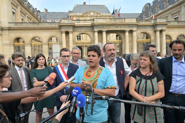 Basile Dutertre, porte-parole des "Soulèvements de la Terre" devant le Conseil d'Etat - Paris - 8 août 2023