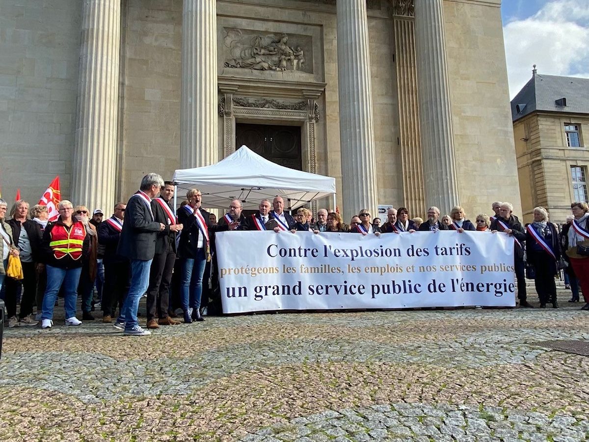 40 millions d'automobilistes' soutient l'appel à mettre un gilet jaune sur  son tableau de bord