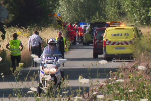 Un douanier est décédé, un autre est en urgence absqolue. L'accident s'est produit à la sortie de l'aire de Saint-Laurent, sur l'autoroute A25 dans le sens Lille vers Dunkerque.