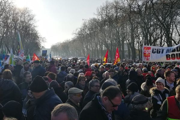 Rassemblement place Séraucourt à Bourges