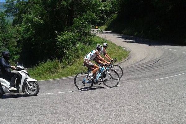 Les deux coureurs et leur entraîneur