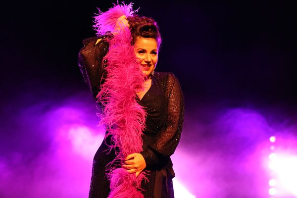 Pauline Uzan, alias Poupoupidou, sur scène lors de son spectacle BurlesK Show.