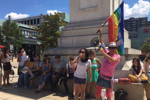 La manifestation des fiertés n'a rassemblé qu'une trentaine de personnes à Clermont-Ferrand.