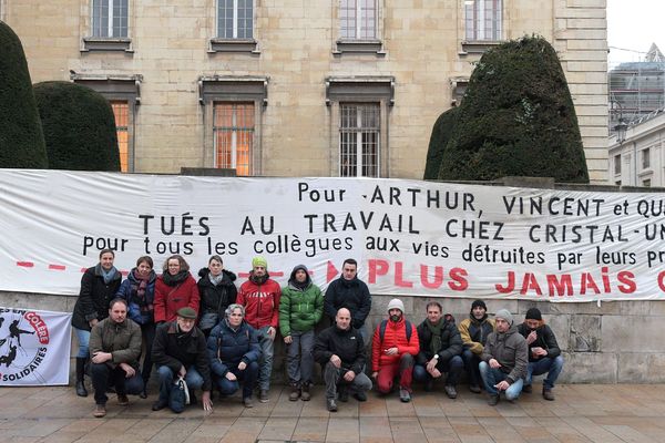 L’association « Cordistes en colère, cordistes solidaires » avait manifesté le 11 janvier dernier devant le Palais de justice de Reims en mémoire de ses collègues décédés 