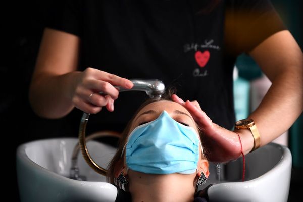 Avant un hypothétique reconfinement, les salons de coiffure ne désemplissent pas dans le Puy-de-Dôme.