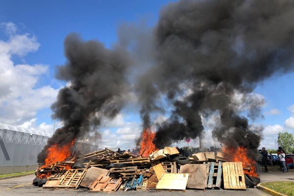 Un blocage à notamment lieu devant le centre penitentiaire de Meaux en Seine-et-Marne.