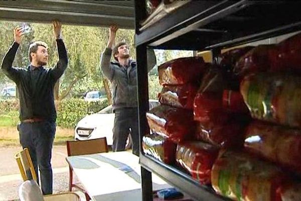 Tous les soirs à 17 heures, l'épicerie solidaire ouvre.