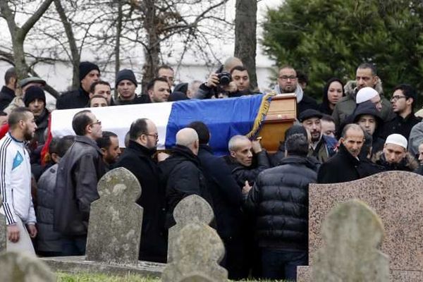 Le policier Ahmed Merabet a été enterré à Bobigny