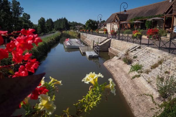 Le Canal de Berry à Drevant, dans le Cher. Image d'illustration.