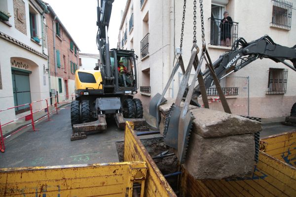 Elne (Pyrénées-Orientales) - découverte exceptionnelle, par le service archéologique du Département, d'un sarcophage de l'époque romaine dans les sous-sols de la ville basse - avril 2022.