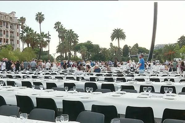 6200 convives sont rassemblés autour de Christian Estrosi ce soir place Masséna à Nice pour le banquet "Lou Festin Nissart". 