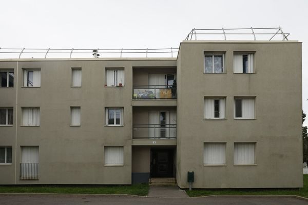 La famille habitait dans cet immeuble de la petite commune de Mormant, en Seine-et-Marne.