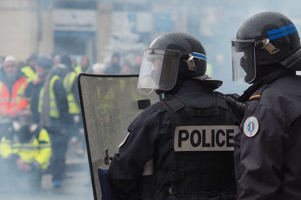 Manifestation des "gilets jaunes" à Tours (Indre-et-Loire), le 1er décembre 2018.