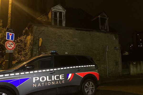 Une victime décédée a été retrouvée dans les décombres d'une maison squattée à Alençon, jeudi 5 décembre 2024.