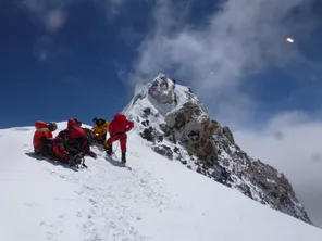 Agé de 60 ans, l'alpiniste isérois Johnny Saliba est mort en tentant de gravir le mont Makalu, qui culmine à 8 485 mètres d'altitude au Népal.