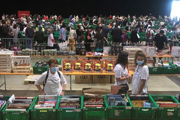 La braderie solidaire se déroule au Zénith à Dijon