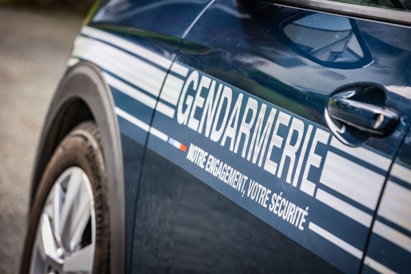 Deux garagistes ont été retrouvés en état de choc après avoir été enlevés et attachés plusieurs heures à Bouguébus, près de Caen, lundi 30 décembre 2024.