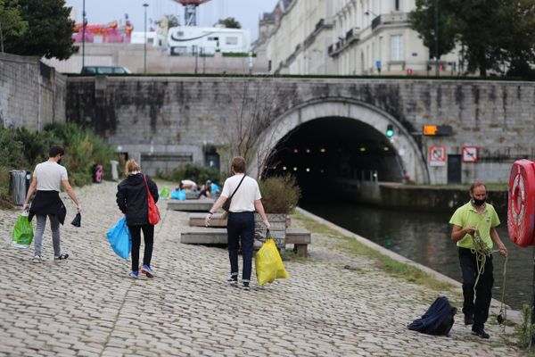 Le World CleanUp Day est un mouvement de citoyens sans frontière qui unit le public, les entreprises, les écoles, les collectivités et les associations du monde entier autour d'une action positive et festive en ramassant des déchets qui polluent au quotidien notre environnement.