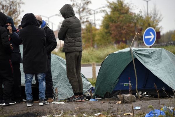 Les associations vont marcher à l'appel de plusieurs ONG pour demander une enquête sur "les atteintes aux droits" des migrants.