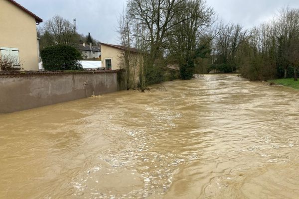 A Vézelise, l'eau est montée de 30 à 40 cm par endroit ce dimanche 22 décembre 2024 au matin.