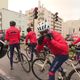 Partie de Paris le 10 novembre, la bande de cinq cyclistes doit rejoindre Aix-en-Provence en sept jours, en passant par Saint-Etienne.