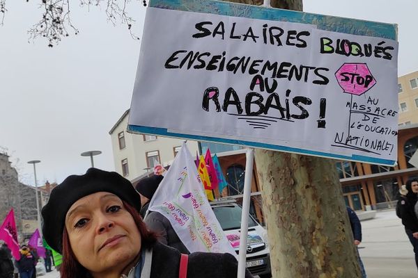 Plus de 1 000 personnes se sont mobilisé à Clermont-Ferrand. Parmi les manifestants des professeurs, des enseignants qui sont venus faire entendre leur ras-le-bol et leur détresse aux pouvoirs publics.