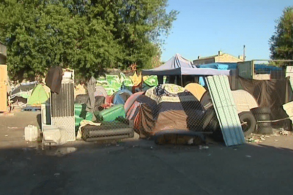 Le camp est en plein Bordeaux, à 500m à vol d'oiseau de la Place des Quinconces