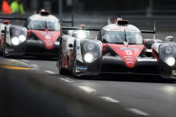 Les Toyota 5 et 6 en tête de la course des 24 heures du Mans