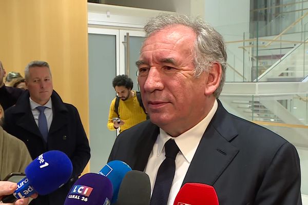 François Bayrou, le 5 février 2024, relaxé par le tribunal judiciaire de Paris dans l'affaire des assistants parlementaires européens du MoDem